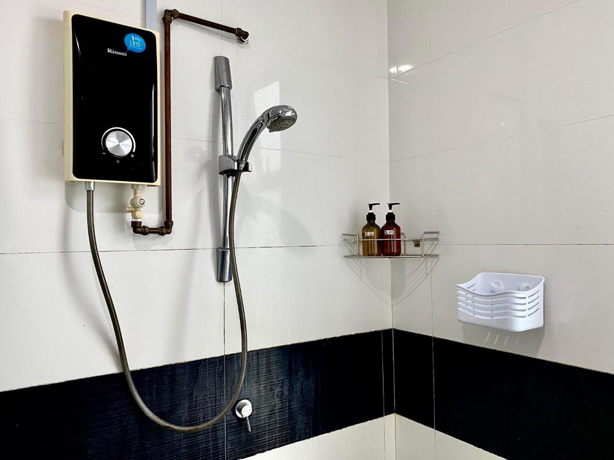 Mansion One By Staycation Apartemen
